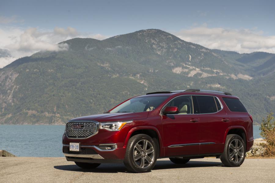  GMC Acadia Denali 2016 года  (фото 10 из 33)